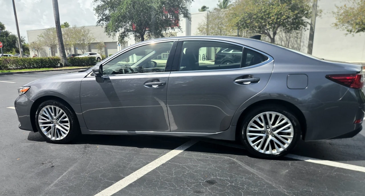 2016 Lexus ES 6th Gen - Image 24 of 24