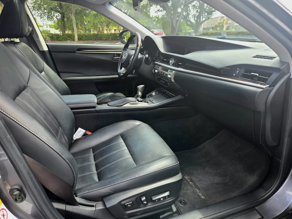 2016 Lexus ES 6th Gen - Image 16 of 24