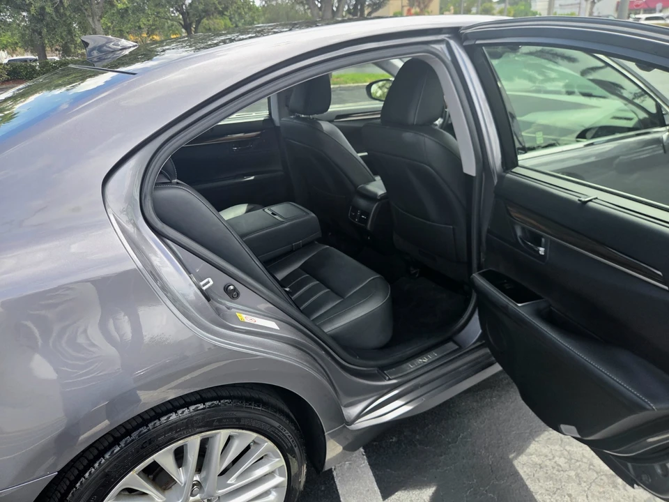 2016 Lexus ES 6th Gen - Image 20 of 24