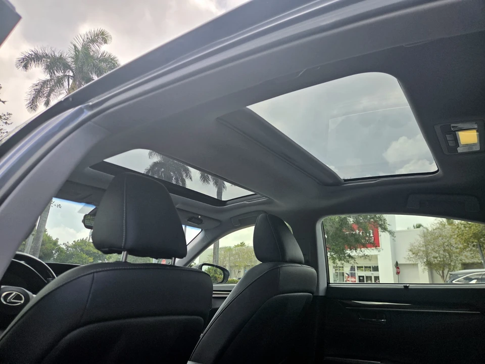 2016 Lexus ES 6th Gen - Image 15 of 24