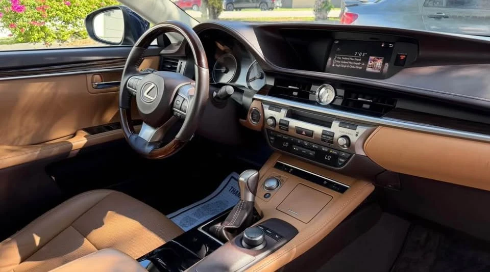 2016 Lexus ES 6th Gen - Image 4 of 5