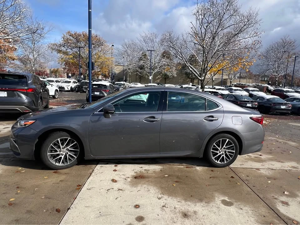 2016 Lexus ES 6th Gen - Image 4 of 16