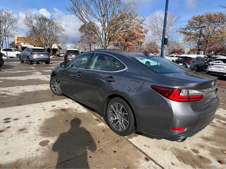 2016 Lexus ES 6th Gen - Image 5 of 16