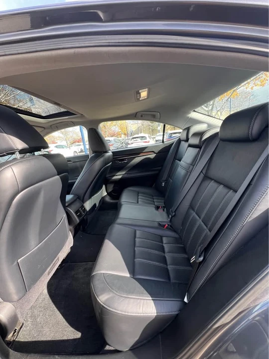 2016 Lexus ES 6th Gen - Image 10 of 16