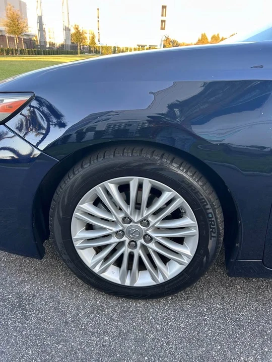 2016 Lexus ES 6th Gen - Image 9 of 12