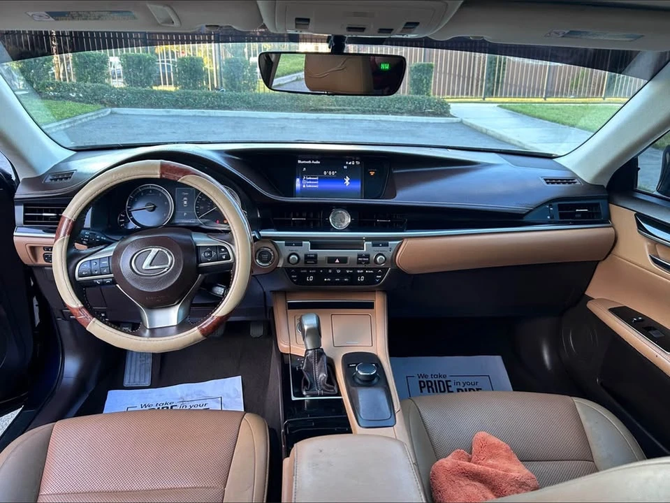 2016 Lexus ES 6th Gen - Image 10 of 12