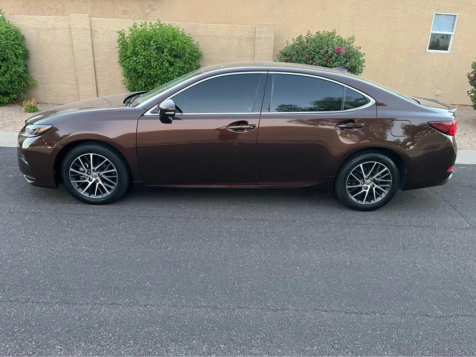 2016 Lexus ES 6th Gen - Image 11 of 13