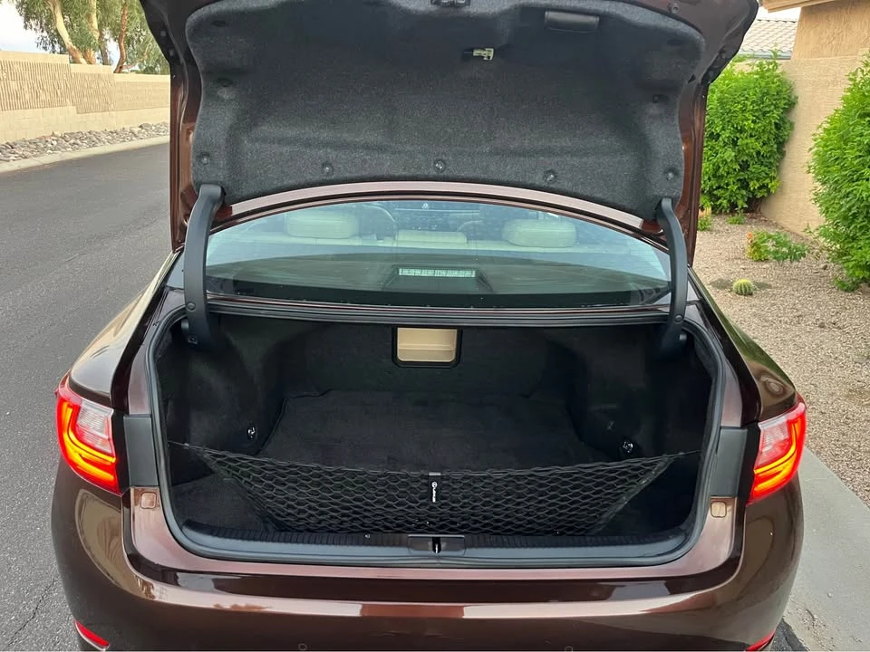 2016 Lexus ES 6th Gen - Image 12 of 13