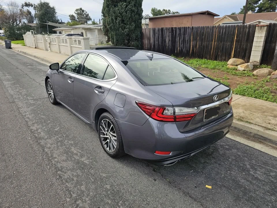 2016 Lexus ES 6th Gen - Image 5 of 19
