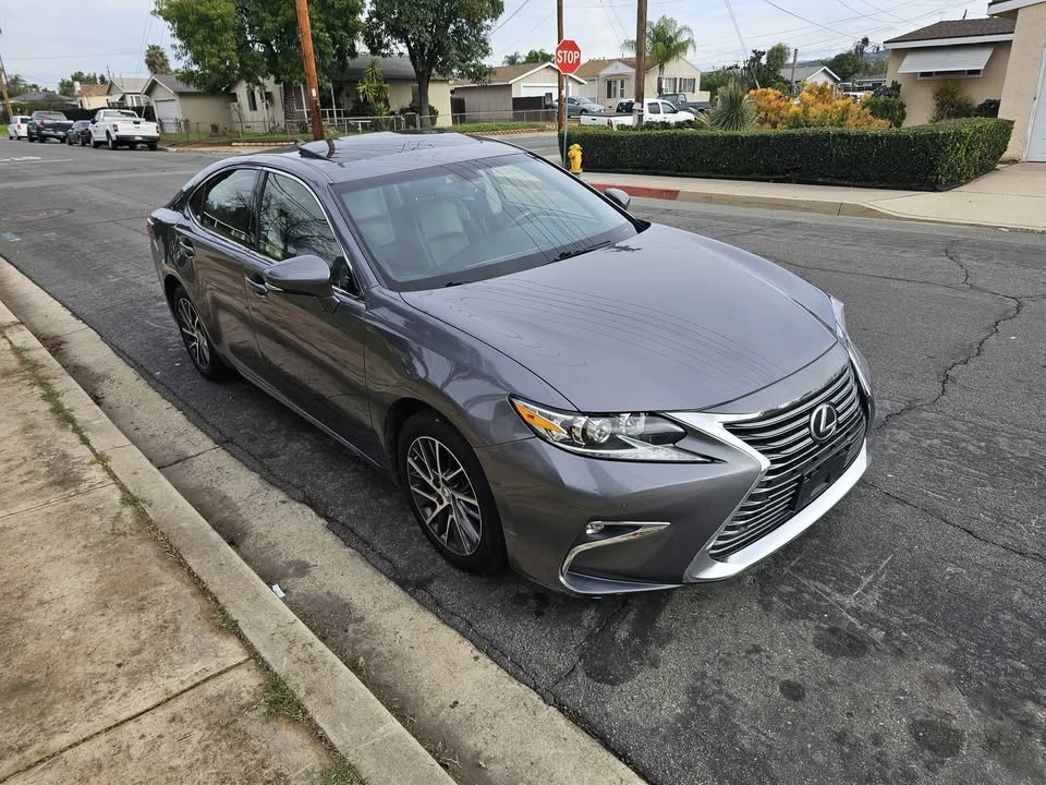 2016 Lexus ES 6th Gen - Image 2 of 19