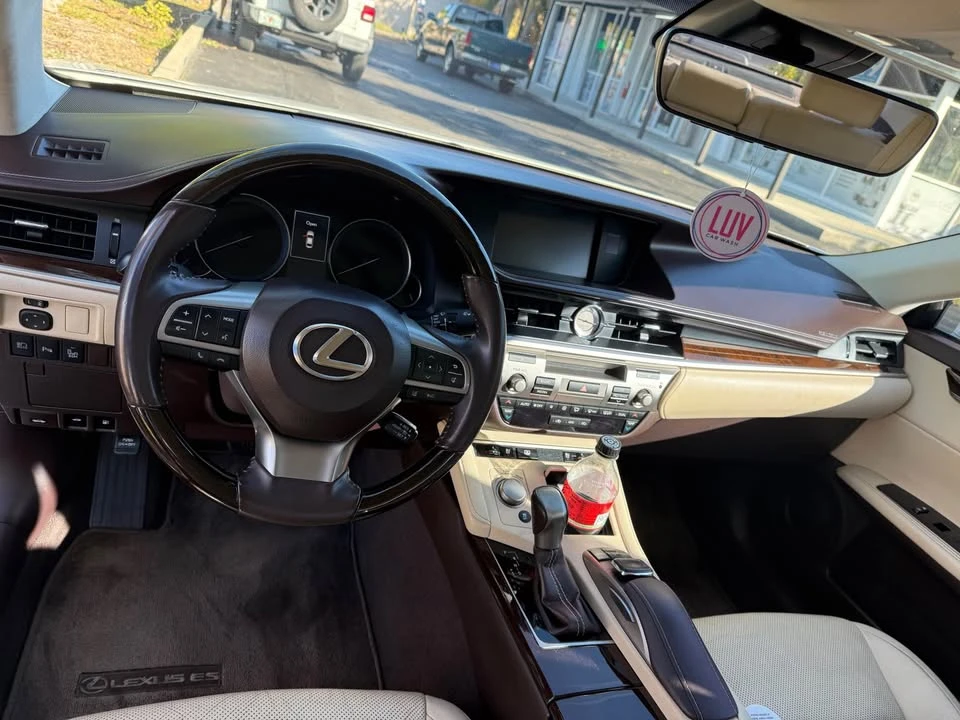 2016 Lexus ES 6th Gen - Image 8 of 14