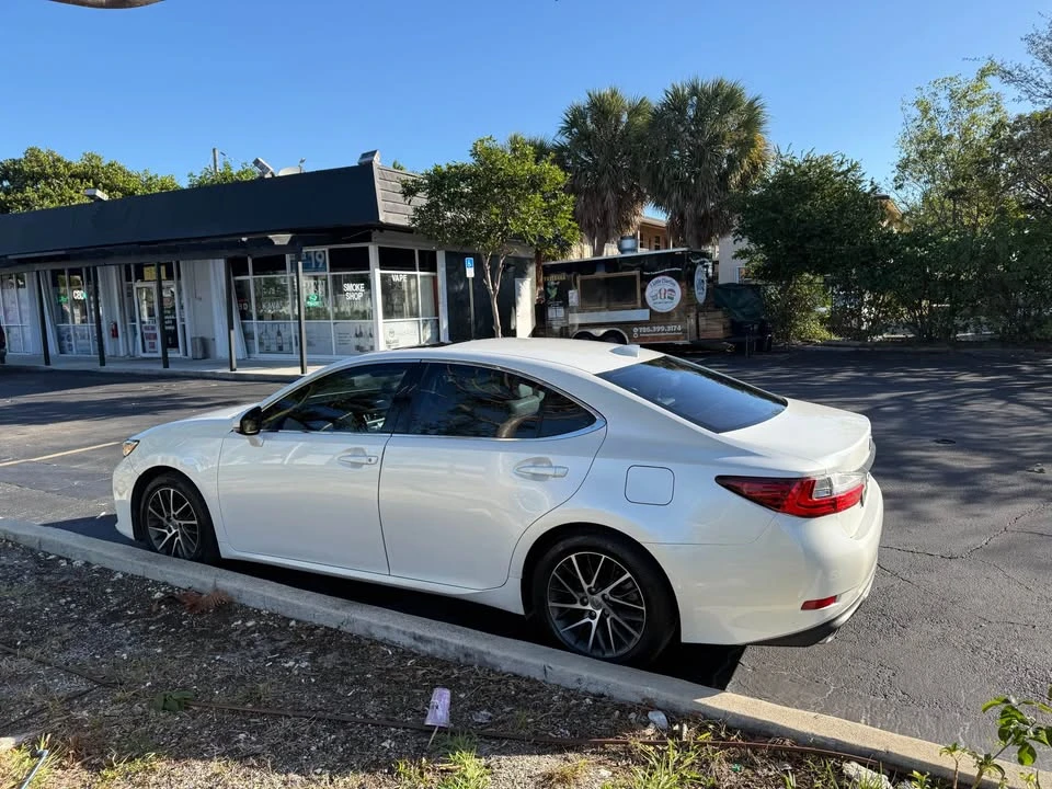 2016 Lexus ES 6th Gen - Image 6 of 14