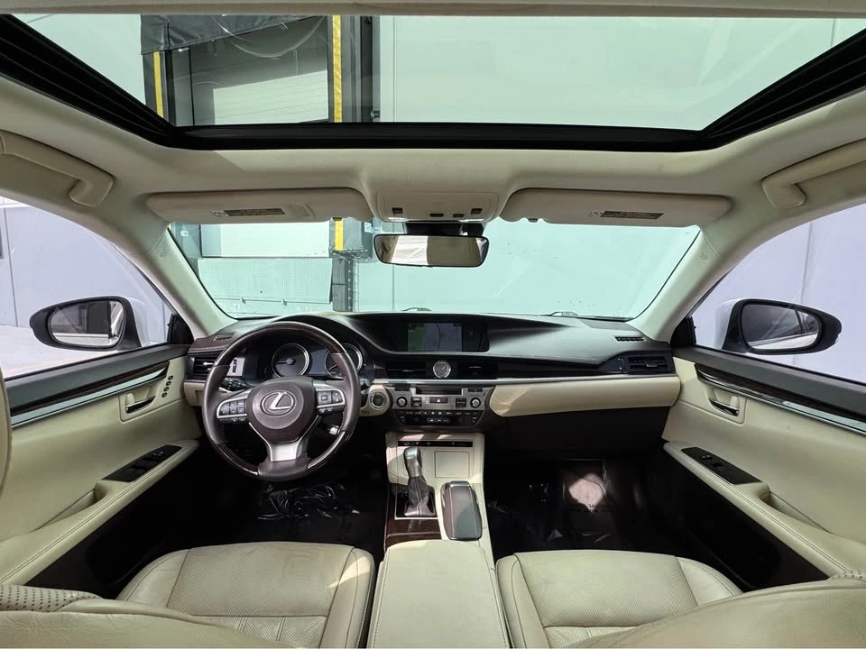 2016 Lexus ES 6th Gen - Image 9 of 19