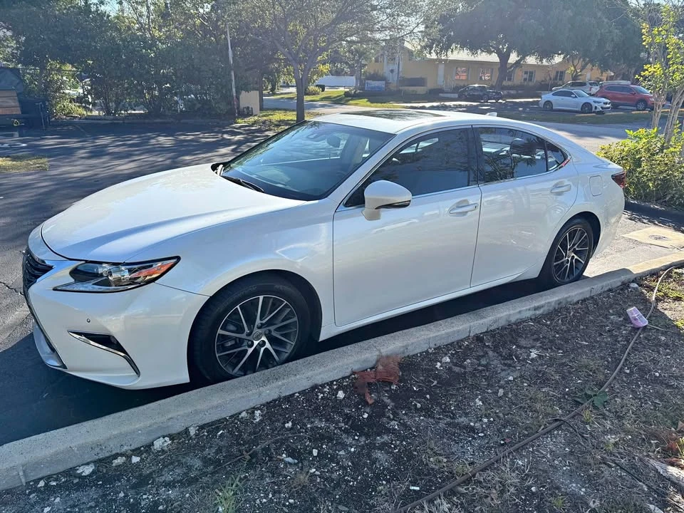 2016 Lexus ES 6th Gen - Image 2 of 14
