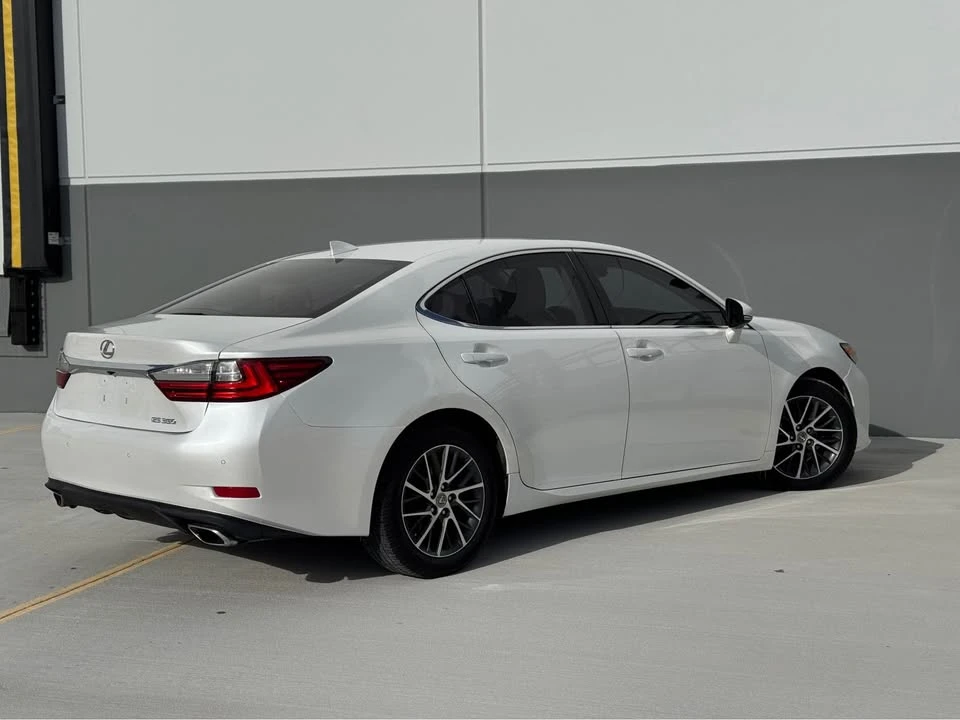 2016 Lexus ES 6th Gen - Image 11 of 19