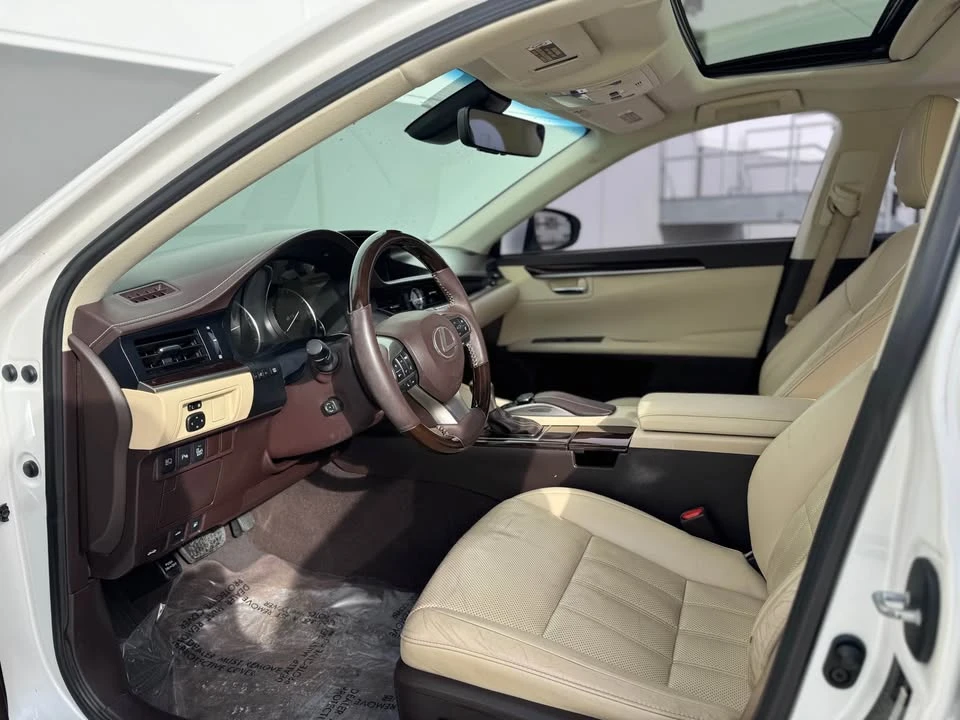 2016 Lexus ES 6th Gen - Image 8 of 19