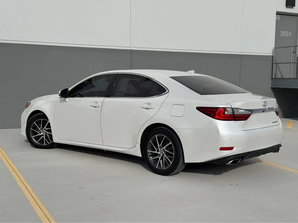 2016 Lexus ES 6th Gen - Image 5 of 19