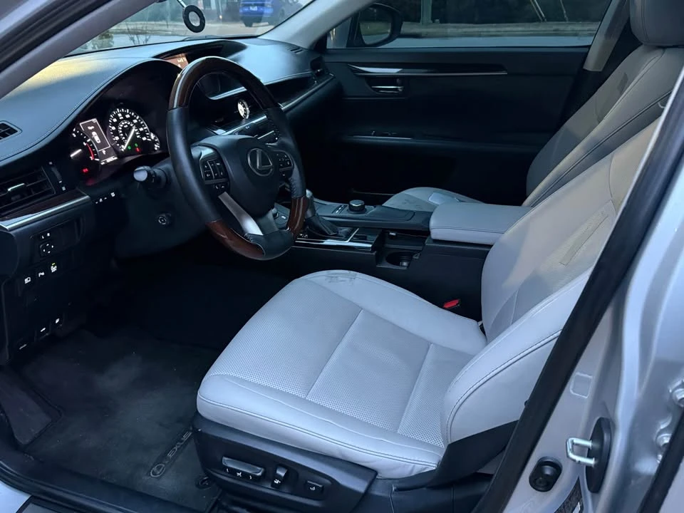 2016 Lexus ES 6th Gen - Image 3 of 8