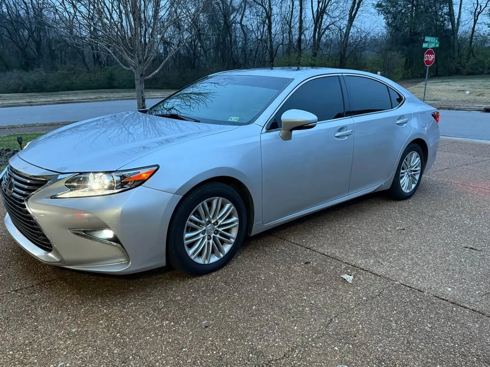 2016 Lexus ES 6th Gen - Image 4 of 8