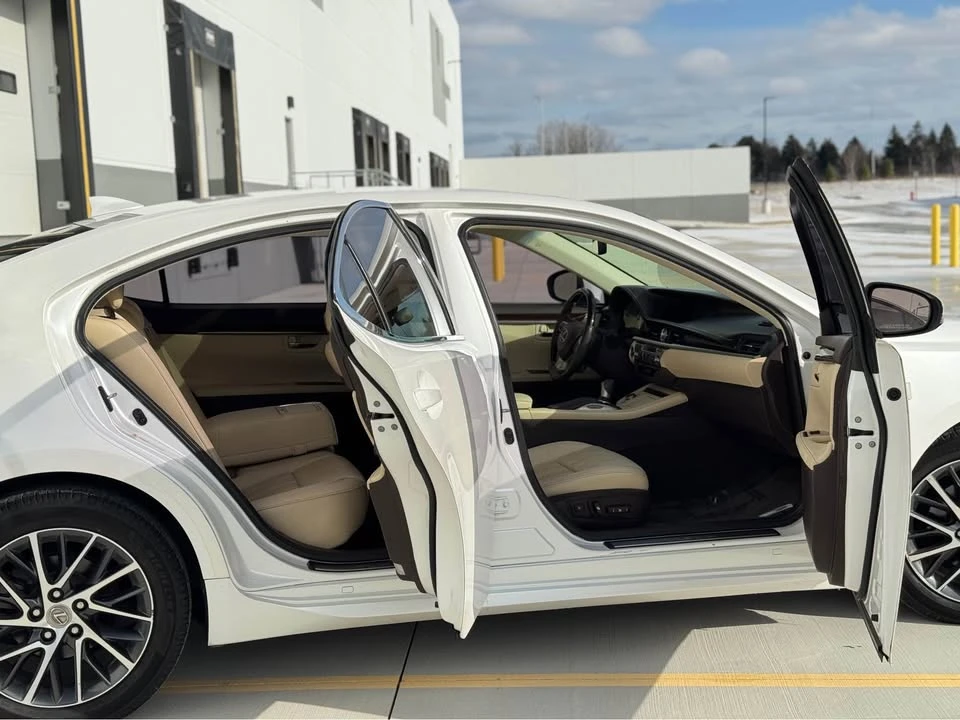 2016 Lexus ES 6th Gen - Image 15 of 19