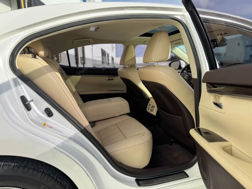 2016 Lexus ES 6th Gen - Image 16 of 19