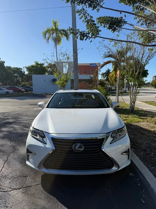 2016 Lexus ES 6th Gen - Image 4 of 14