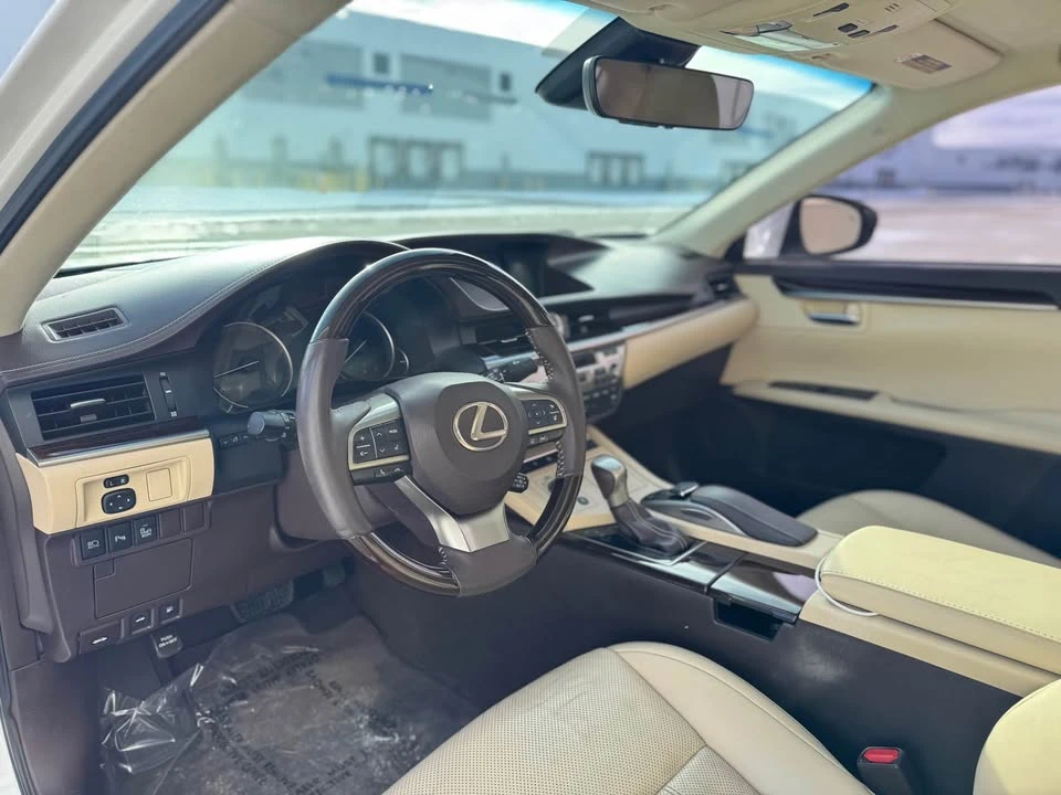 2016 Lexus ES 6th Gen - Image 18 of 19