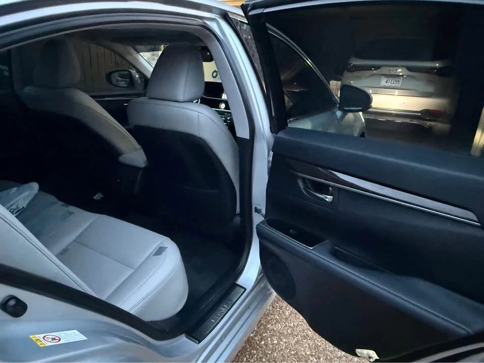 2016 Lexus ES 6th Gen - Image 7 of 8