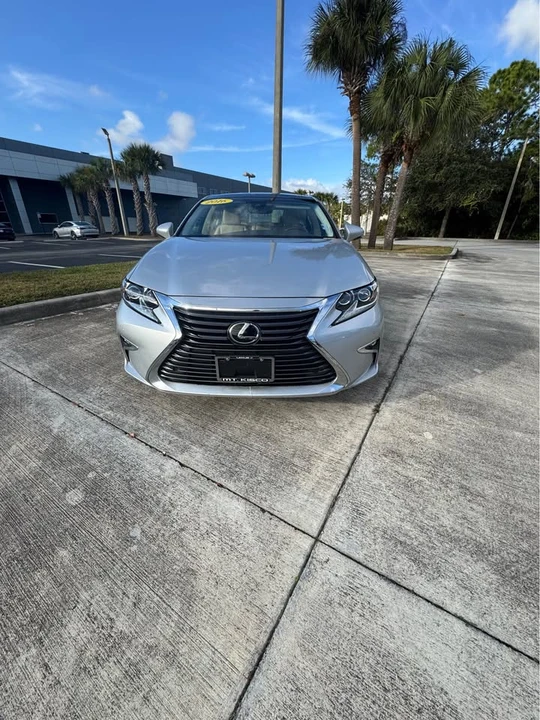 2016 Lexus ES 6th Gen - Image 2 of 9