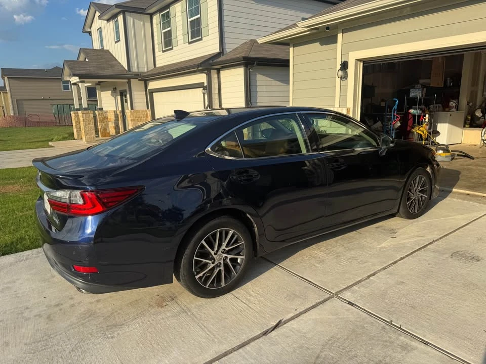 2016 Lexus ES 6th Gen - Image 5 of 9
