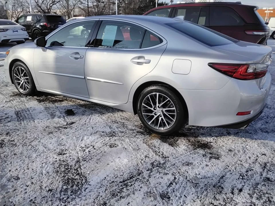 2016 Lexus ES 6th Gen - Image 2 of 4
