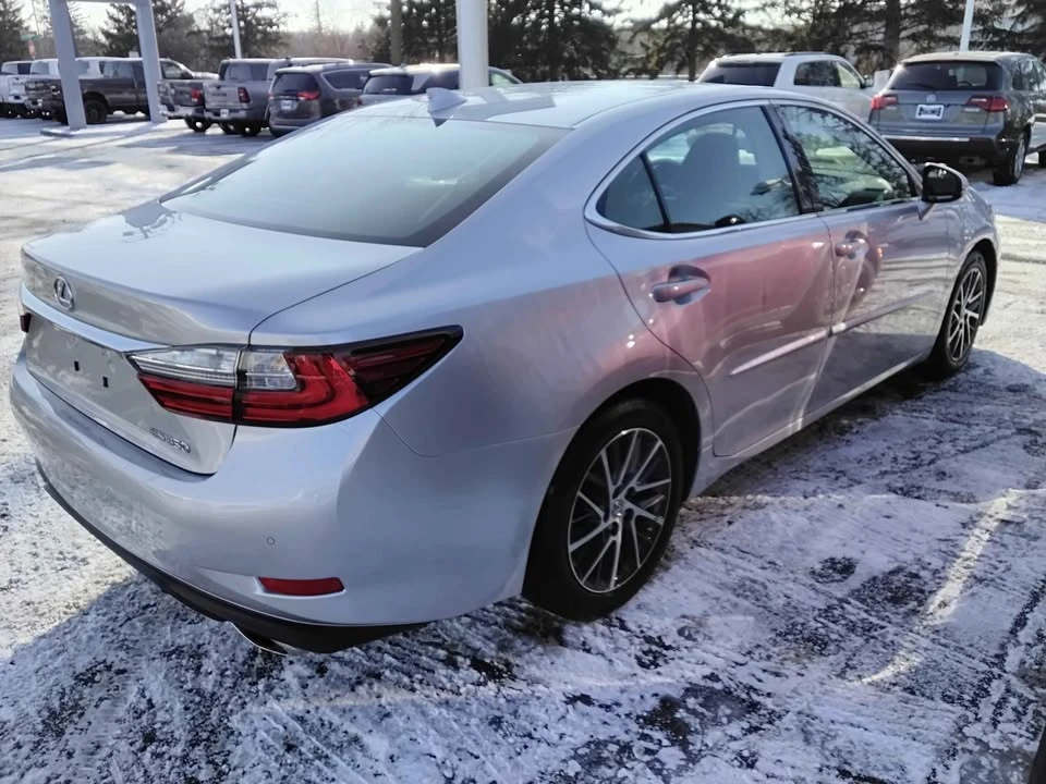 2016 Lexus ES 6th Gen - Image 3 of 4