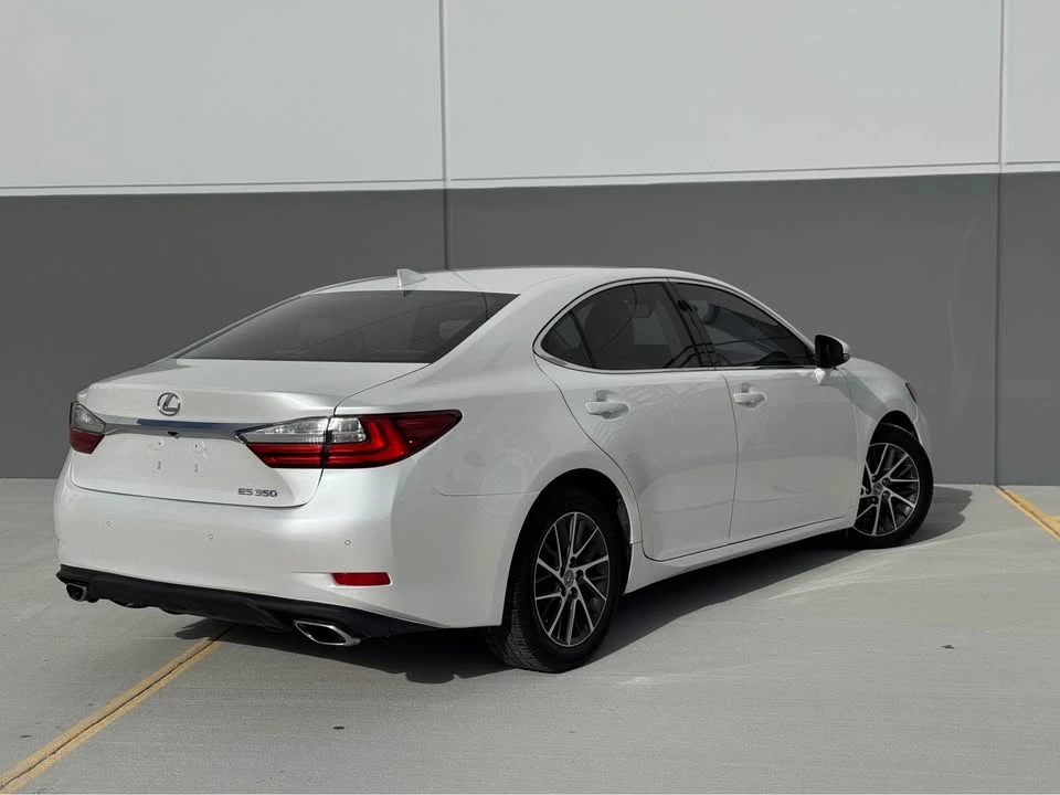 2016 Lexus ES 6th Gen - Image 10 of 19