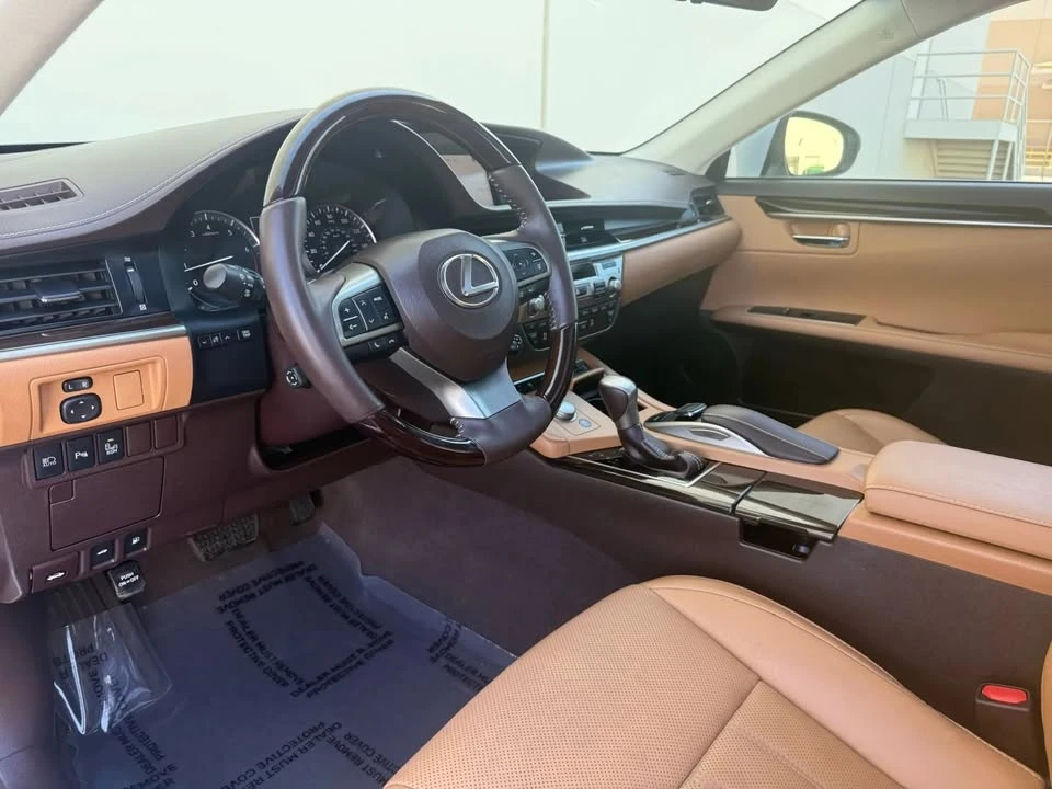 2016 Lexus ES 6th Gen - Image 11 of 20