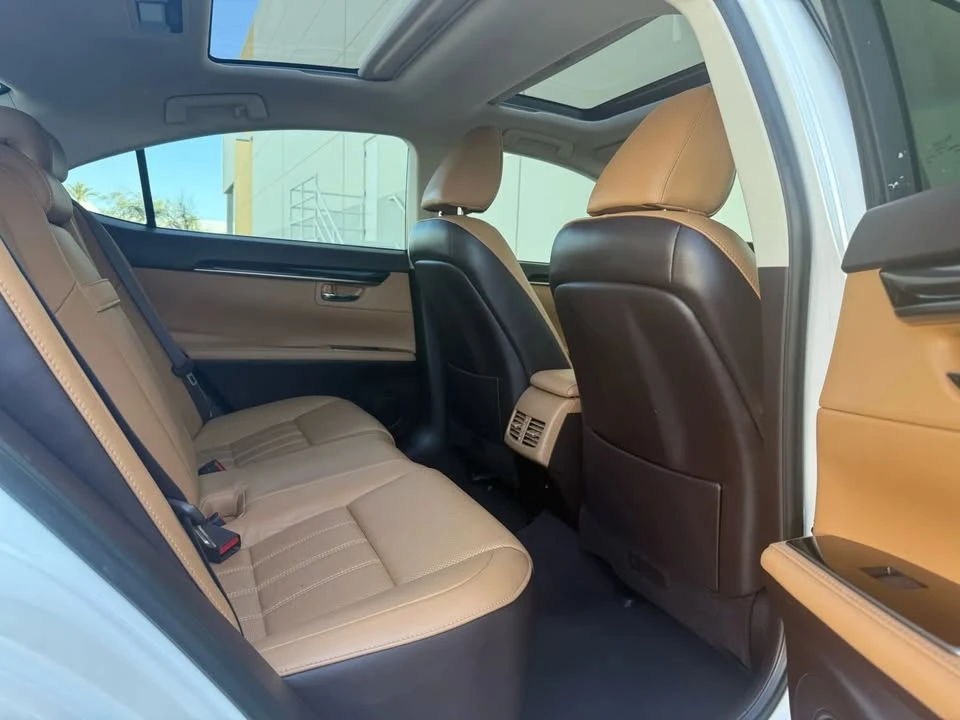 2016 Lexus ES 6th Gen - Image 16 of 20