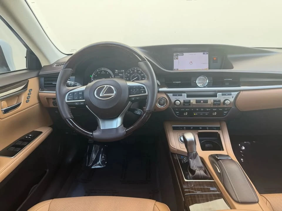 2016 Lexus ES 6th Gen - Image 12 of 20