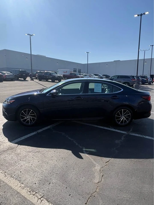 2016 Lexus ES 6th Gen - Image 4 of 12