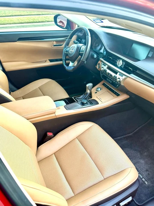 2016 Lexus ES 6th Gen - Image 18 of 20