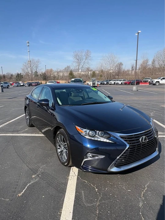 2016 Lexus ES 6th Gen - Image 7 of 12