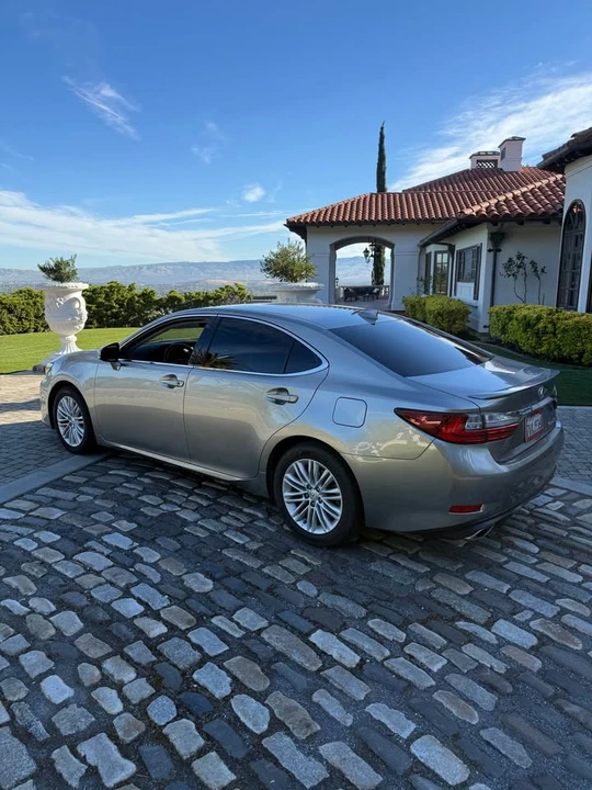 2016 Lexus ES 6th Gen - Image 9 of 14