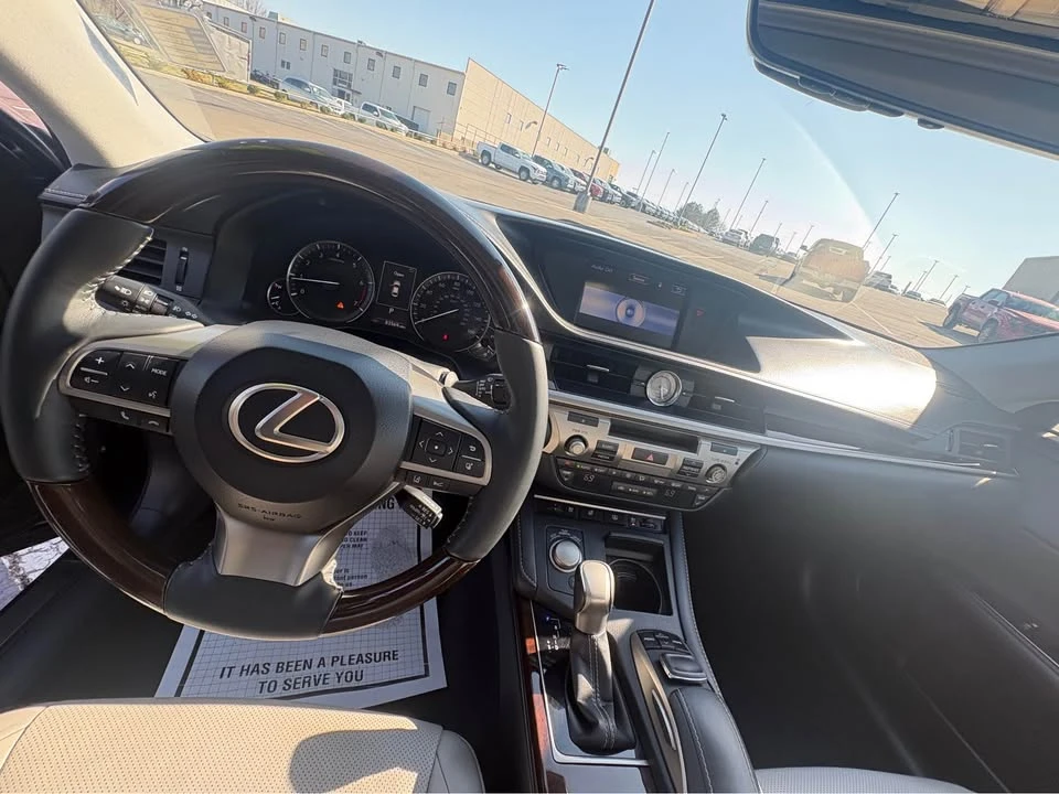 2016 Lexus ES 6th Gen - Image 9 of 12