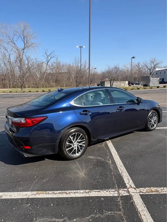 2016 Lexus ES 6th Gen - Image 6 of 12
