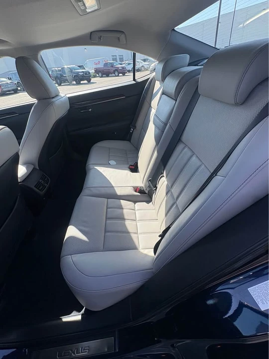 2016 Lexus ES 6th Gen - Image 11 of 12