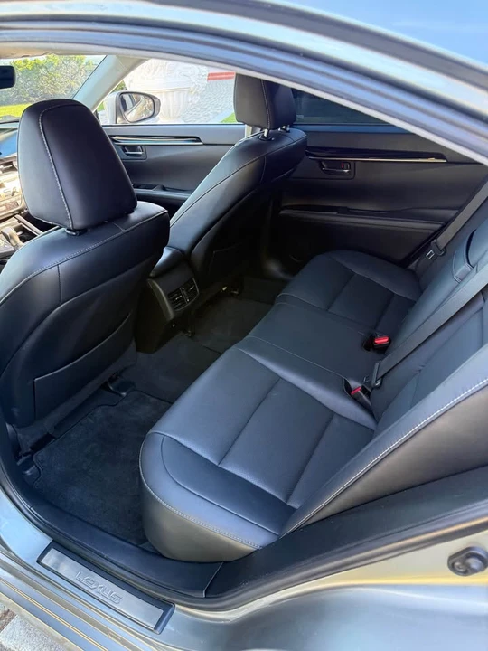 2016 Lexus ES 6th Gen - Image 11 of 14
