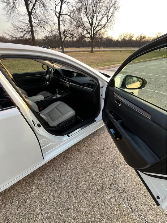 2016 Lexus ES 6th Gen - Image 10 of 18
