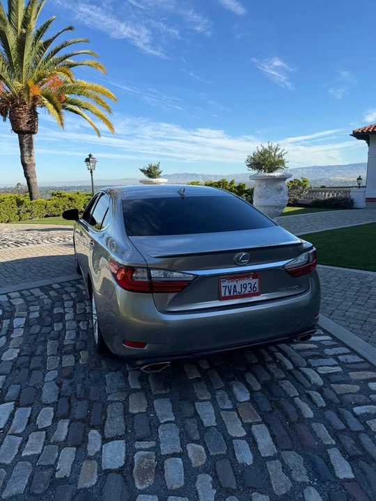 2016 Lexus ES 6th Gen - Image 8 of 14