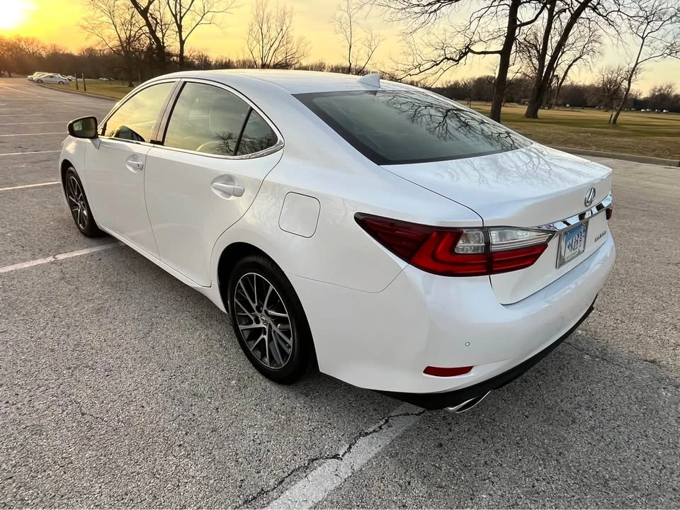 2016 Lexus ES 6th Gen - Image 6 of 18