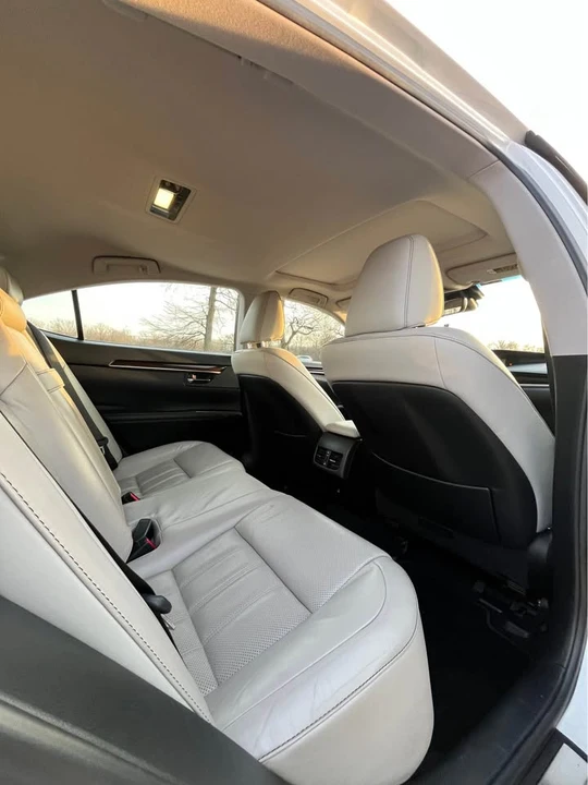 2016 Lexus ES 6th Gen - Image 13 of 18