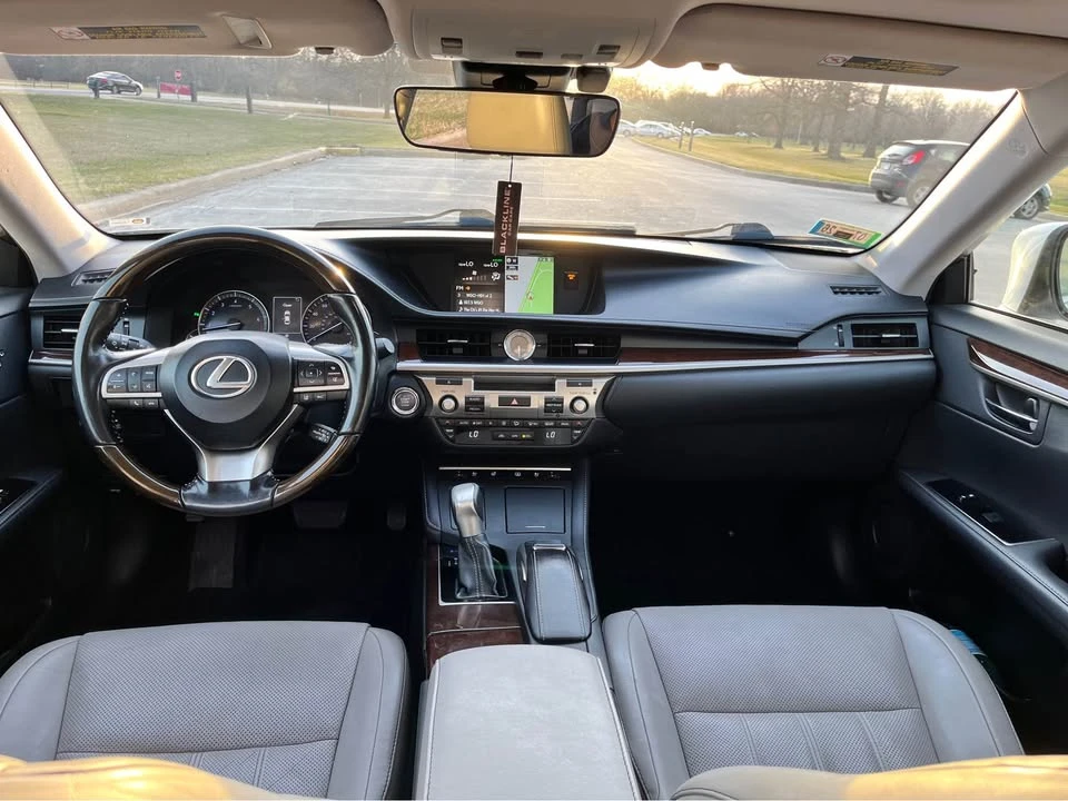 2016 Lexus ES 6th Gen - Image 16 of 18