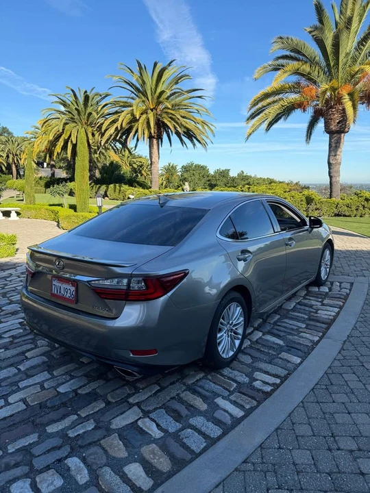 2016 Lexus ES 6th Gen - Image 7 of 14
